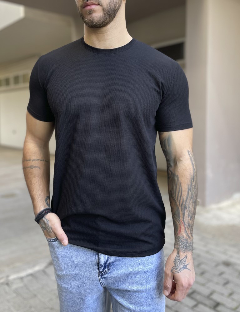 Ανδρική μαύρη κοντομάνικη μπλούζα με ανάγλυφο ύφασμα R250335M